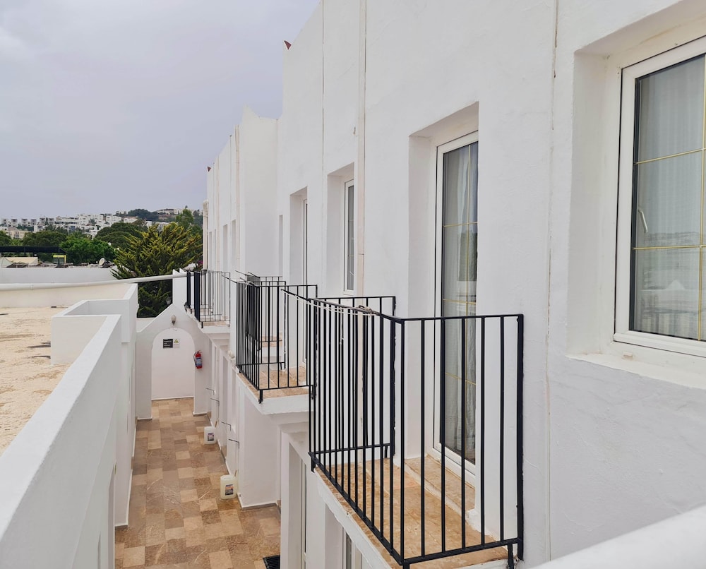 Nagi Beach Hotel — Hotel building in Bodrum, Mugla