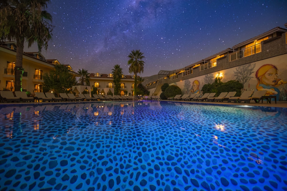 Han Deluxe Hotel — Swimming pool in Fethiye, Mugla