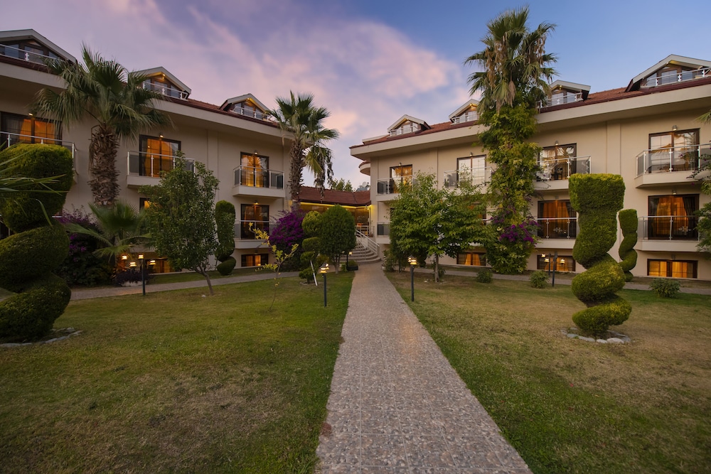 Han Deluxe Hotel — Hotel building in Fethiye, Mugla