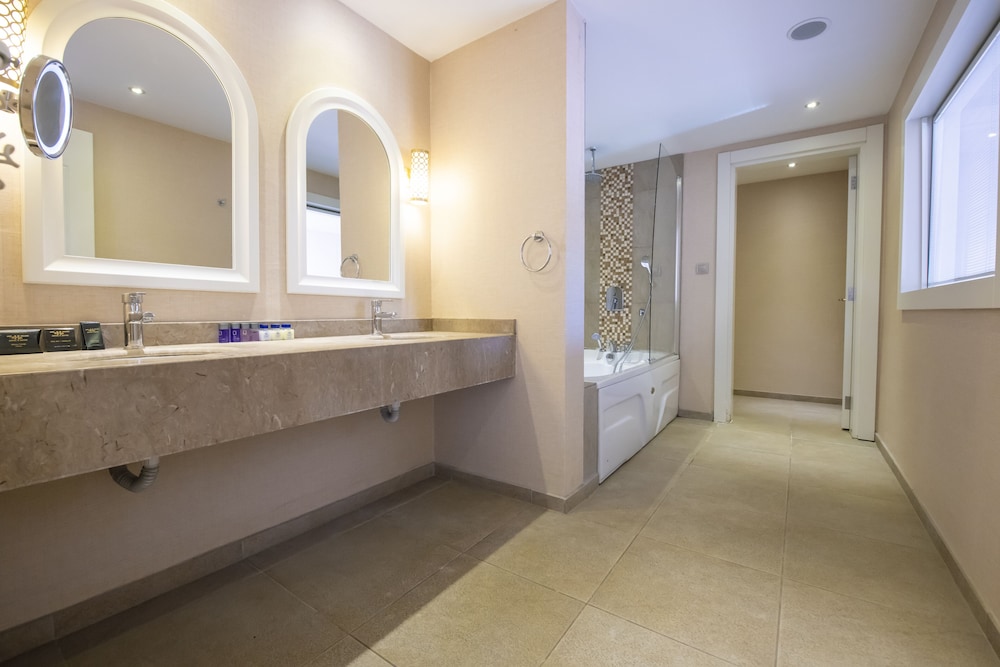 Han Deluxe Hotel — Hotel rooms in Fethiye, Mugla