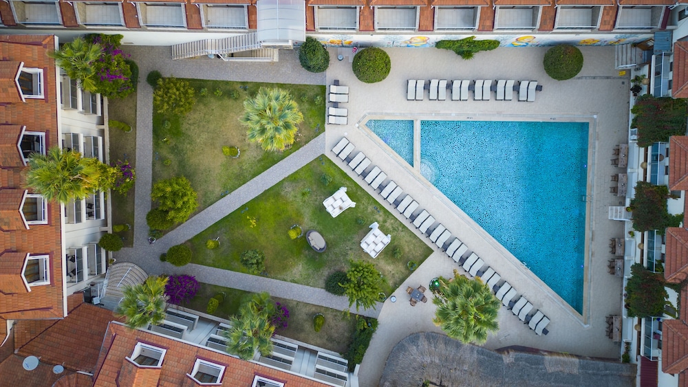 Han Deluxe Hotel — Swimming pool in Fethiye, Mugla
