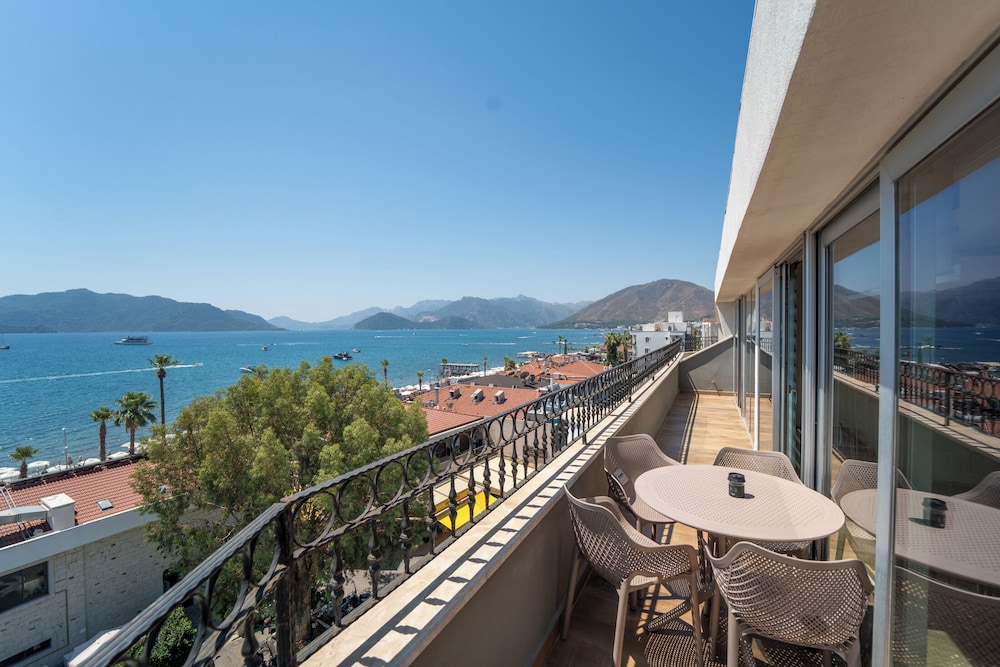 Aurasia SeaSide Hotel — Hotel rooms in Marmaris, Mugla