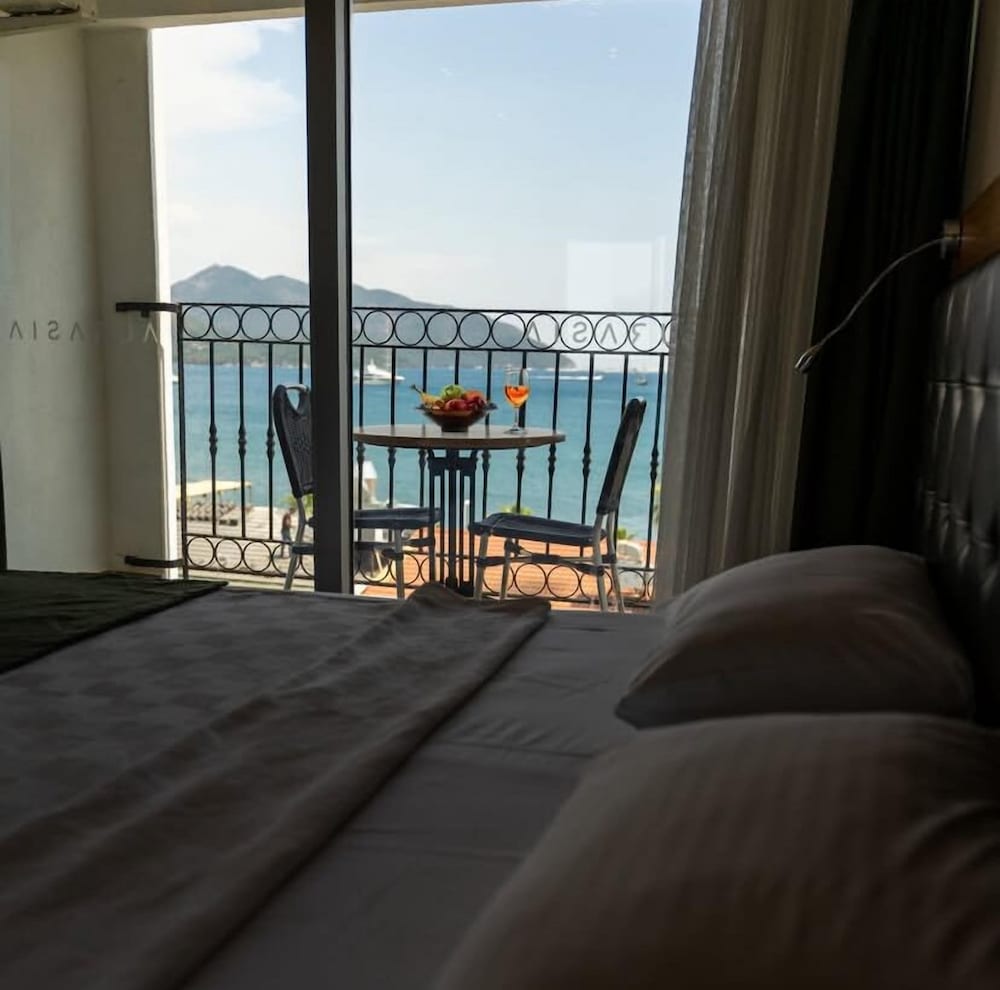 Aurasia SeaSide Hotel — Hotel rooms in Marmaris, Mugla