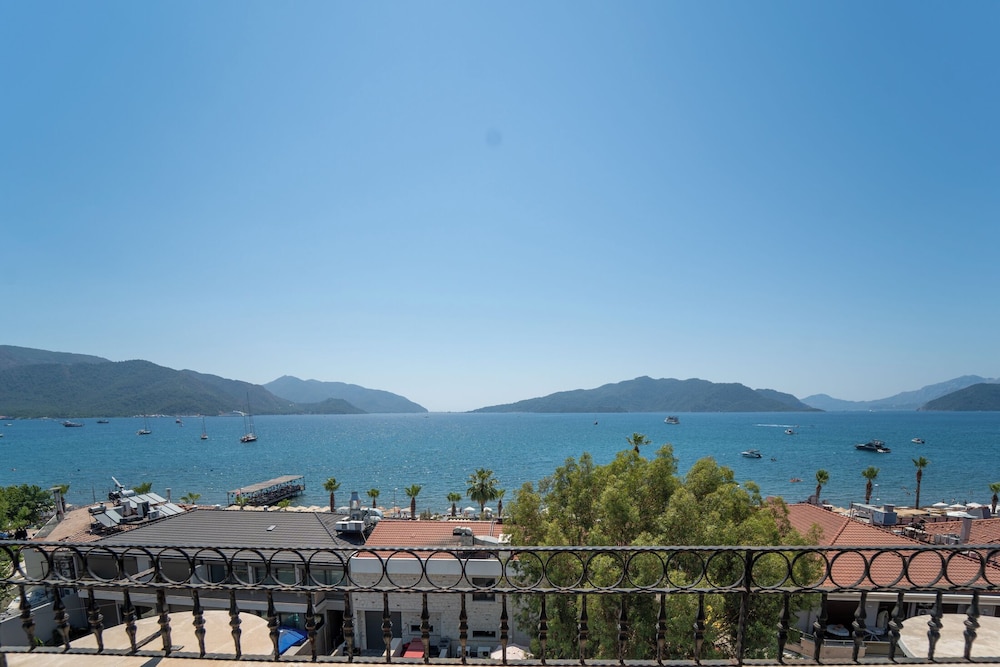 Aurasia SeaSide Hotel — Hotel rooms in Marmaris, Mugla