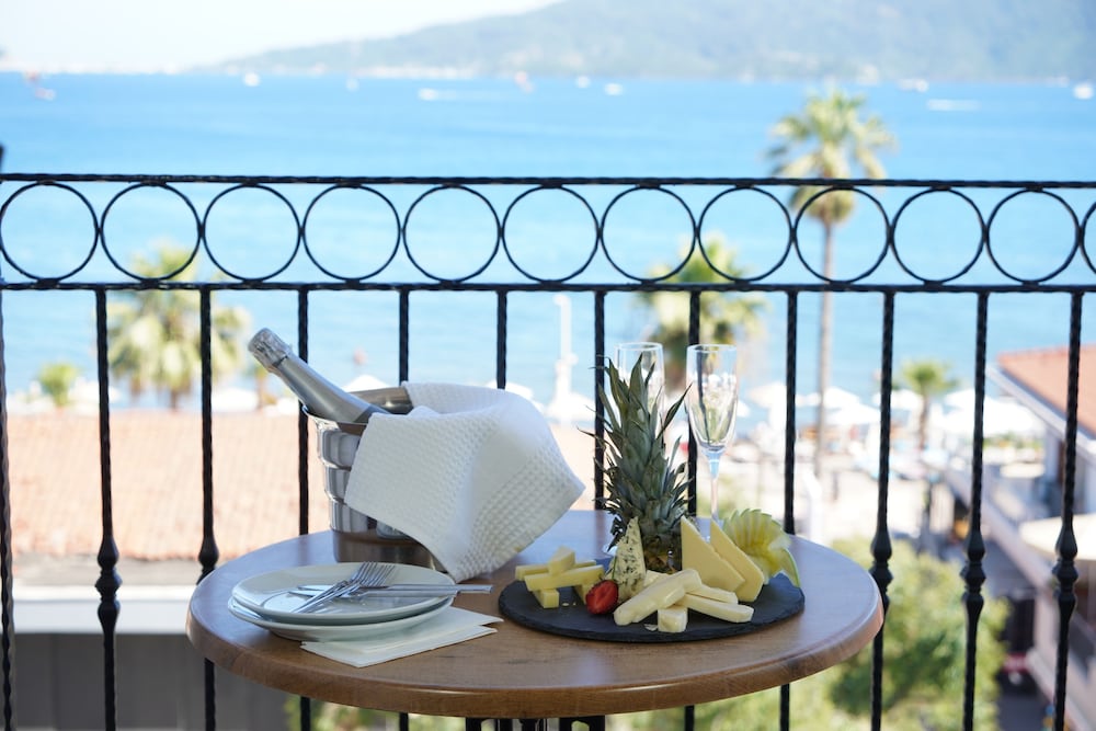 Aurasia SeaSide Hotel — Hotel rooms in Marmaris, Mugla
