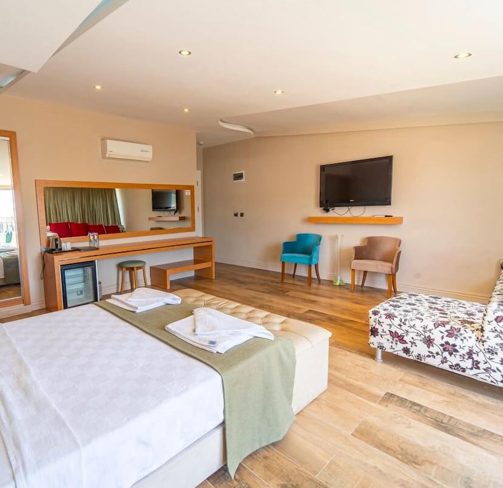 Aurasia SeaSide Hotel — Hotel rooms in Marmaris, Mugla