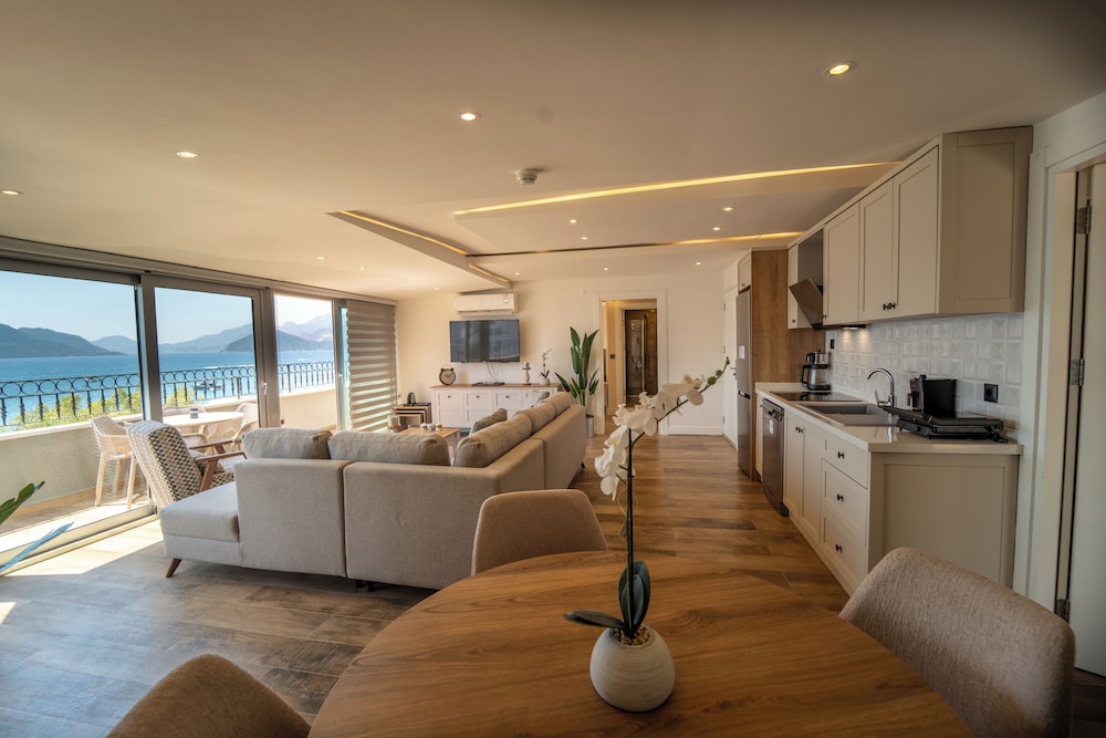 Aurasia SeaSide Hotel — Hotel rooms in Marmaris, Mugla