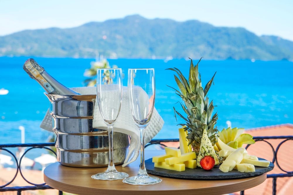 Aurasia SeaSide Hotel — Restaurant & bars in Marmaris, Mugla