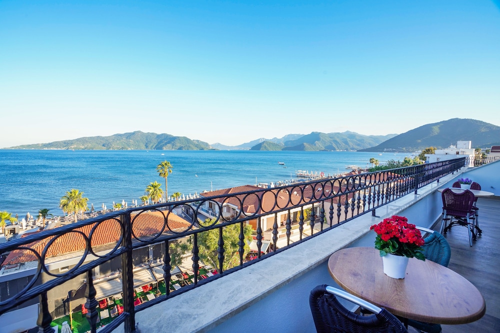 Aurasia SeaSide Hotel — Hotel rooms in Marmaris, Mugla