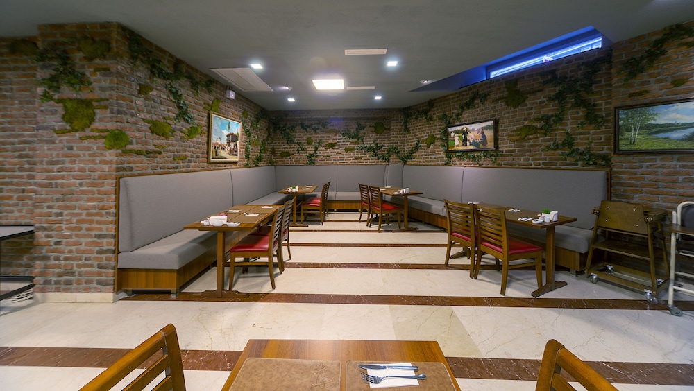 Aprilis Hotel - Special class — Restaurant & bars in Istanbul, Istanbul