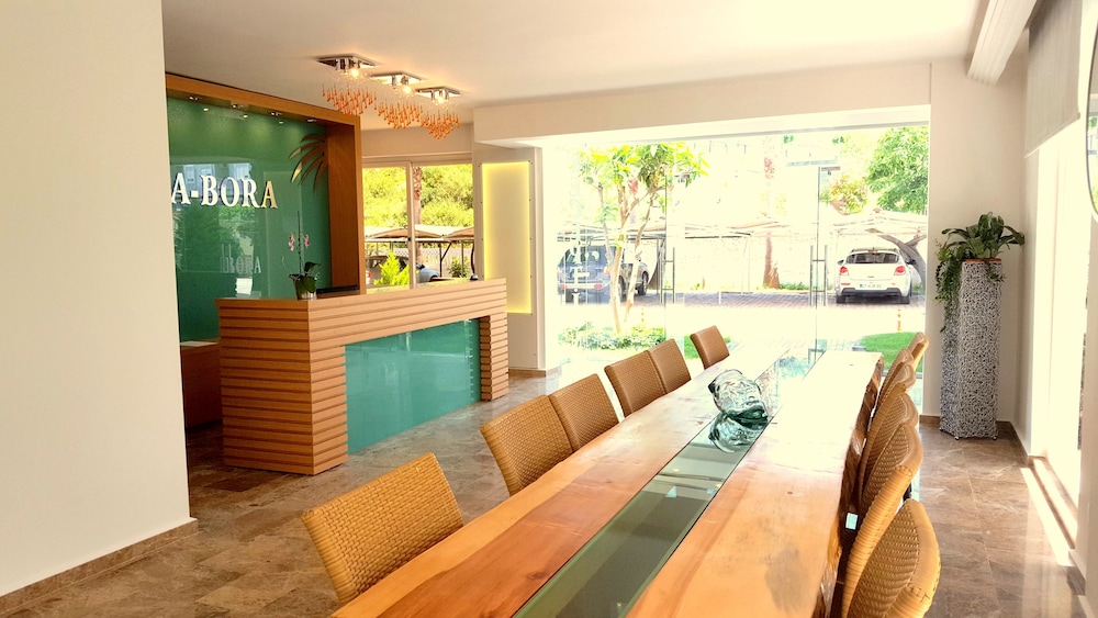 Bora Bora Butik Hotel — Hotel building in Alanya