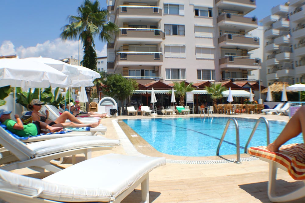 Bora Bora Butik Hotel — Swimming pool in Alanya