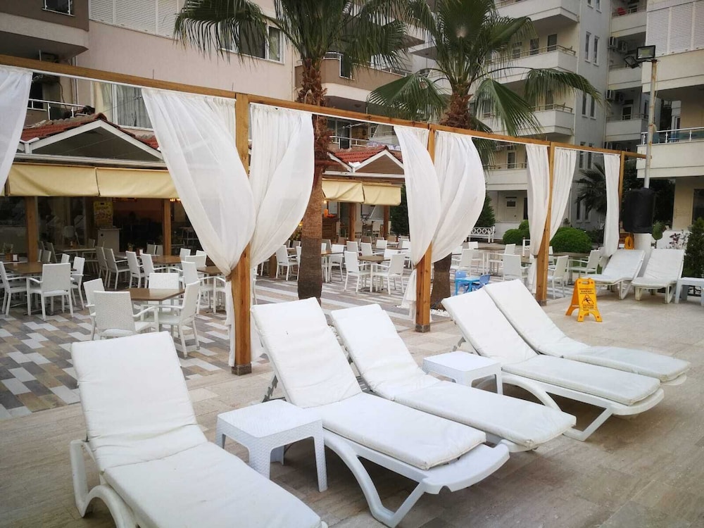 Bora Bora Butik Hotel — Restaurant & bars in Alanya