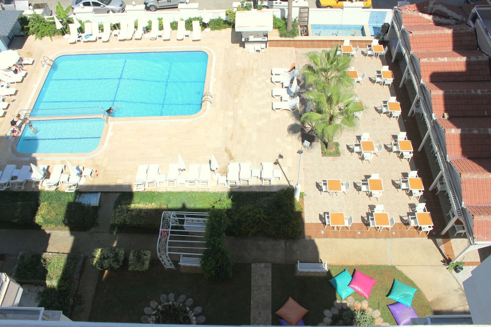 Bora Bora Butik Hotel — Swimming pool in Alanya