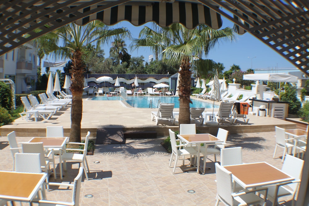 Bora Bora Butik Hotel — Swimming pool in Alanya
