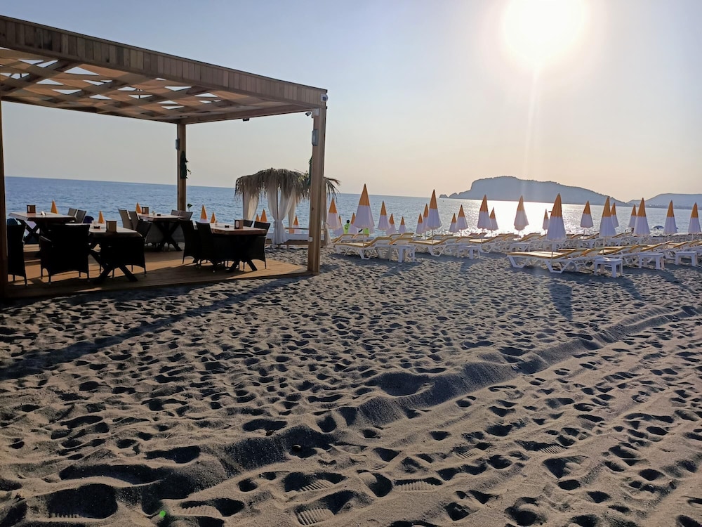 Bora Bora Butik Hotel — Beach in Alanya