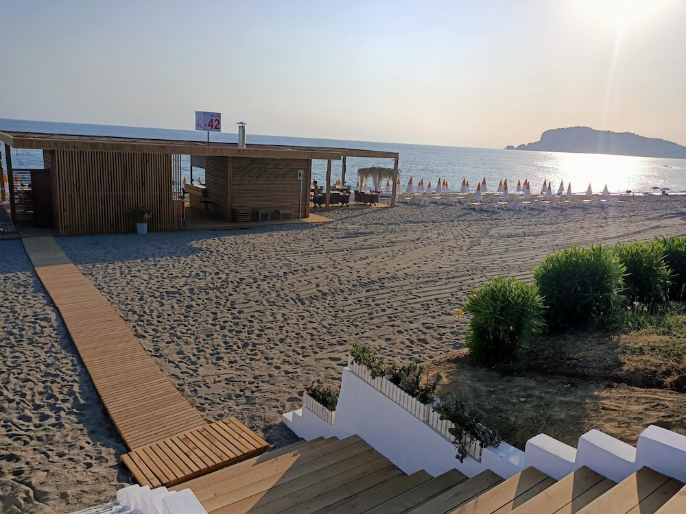 Bora Bora Butik Hotel — Beach in Alanya