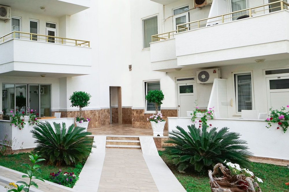 Bora Bora Butik Hotel — Hotel building in Alanya