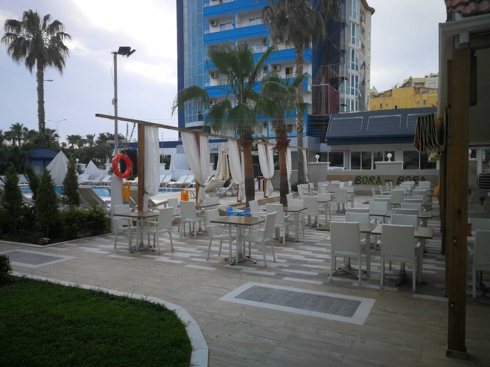 Bora Bora Butik Hotel — Restaurant & bars in Alanya