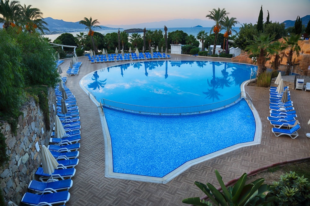Yasmin Bodrum Resort - All Inclusive — Swimming pool in Bodrum, Mugla