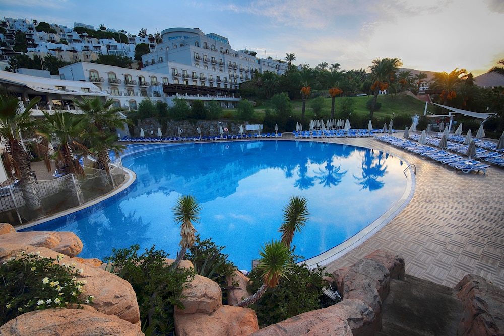 Yasmin Bodrum Resort - All Inclusive — Swimming pool in Bodrum, Mugla