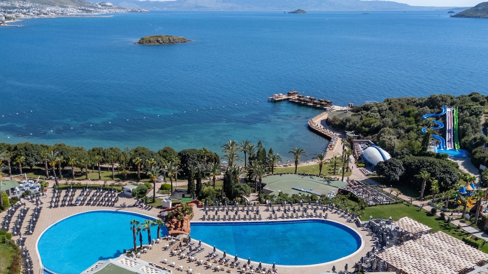 Yasmin Bodrum Resort - All Inclusive — Swimming pool in Bodrum, Mugla