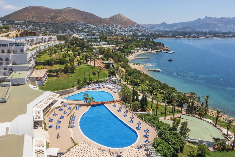 Yasmin Bodrum Resort - All Inclusive — Swimming pool in Bodrum, Mugla