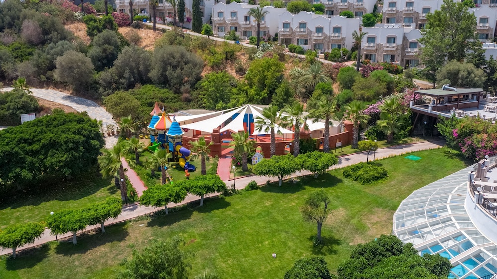 Yasmin Bodrum Resort - All Inclusive — Hotel building in Bodrum, Mugla