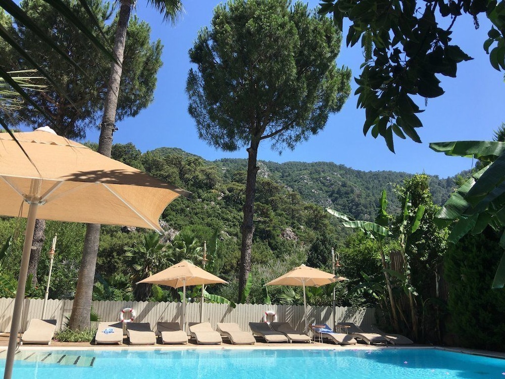 Petunya Konak - Boutique Class — Swimming pool in İçmeler, Mugla