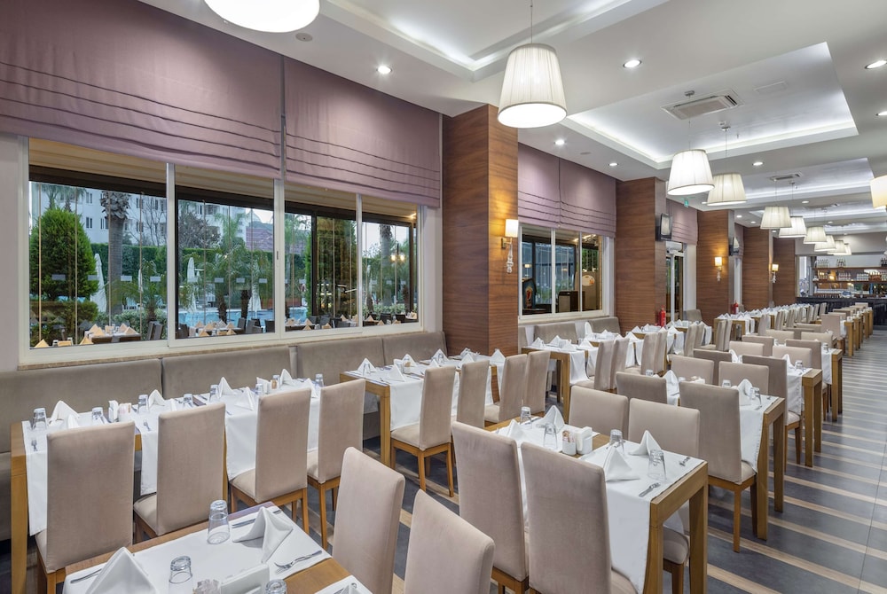 Ramada Resort by Wyndham Lara — Restaurant & bars in Lara