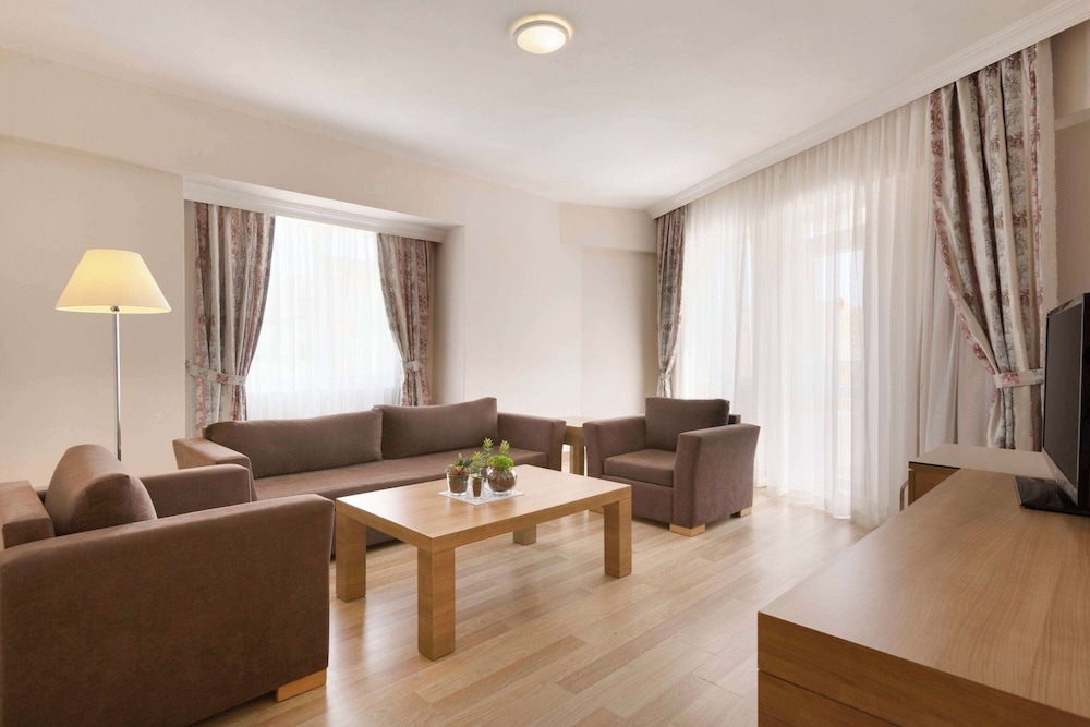 Ramada Resort by Wyndham Lara — Hotel rooms in Lara