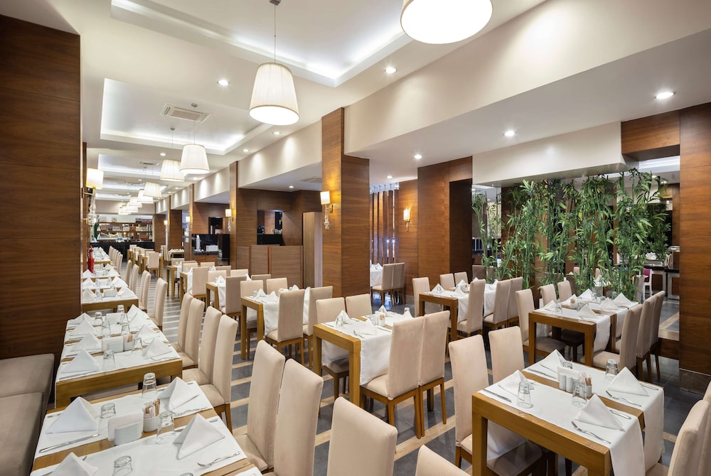 Ramada Resort by Wyndham Lara — Restaurant & bars in Lara