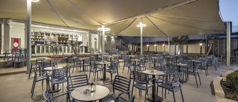 Ramada Resort by Wyndham Lara — Restaurant & bars in Lara