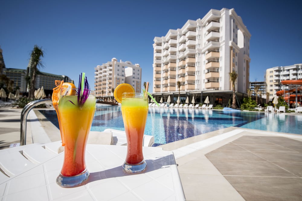 Ramada Resort by Wyndham Lara — Swimming pool in Lara