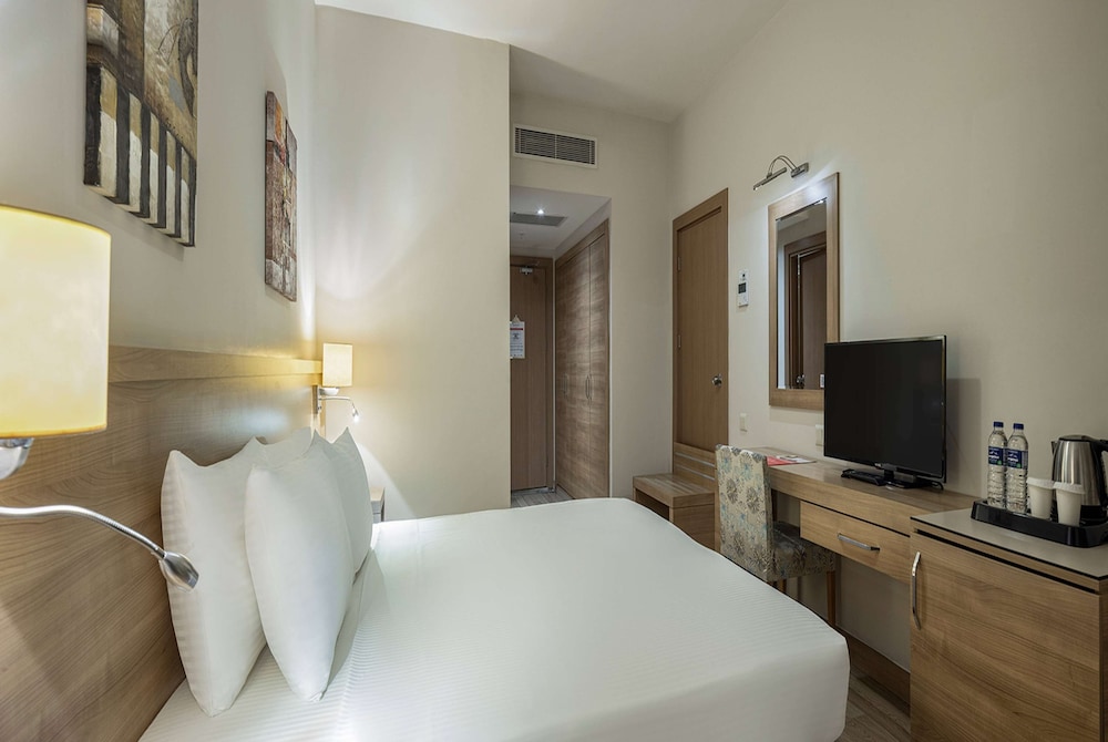 Ramada Resort by Wyndham Lara — Hotel rooms in Lara