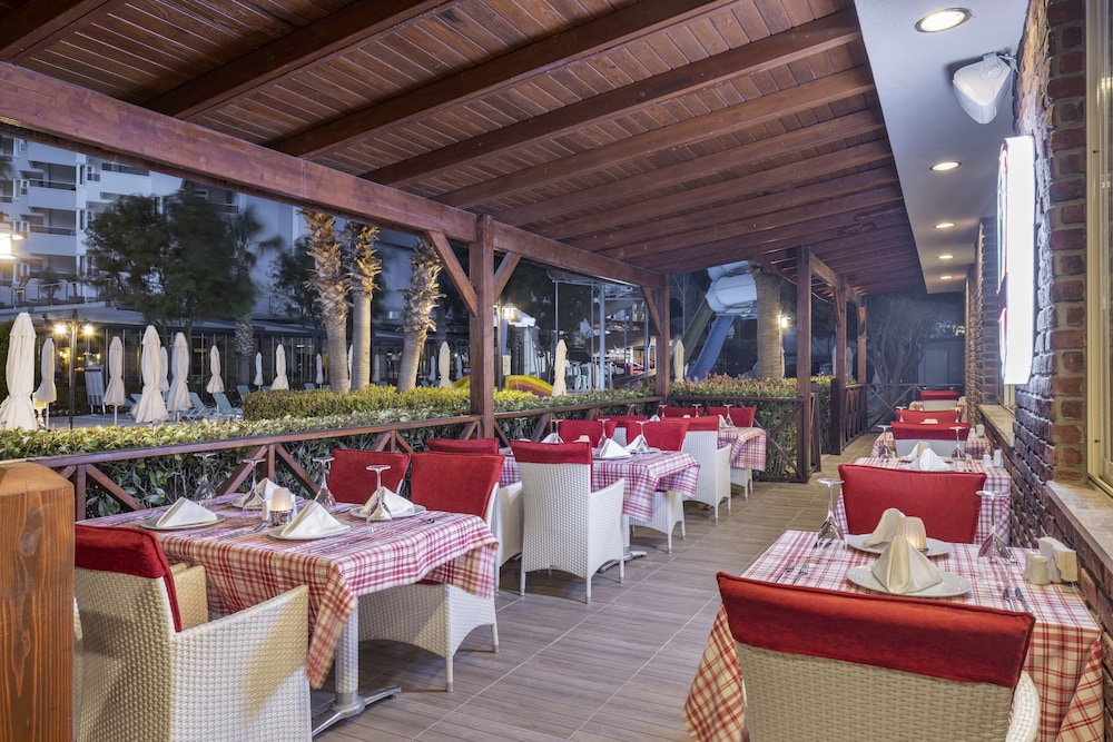 Ramada Resort by Wyndham Lara — Restaurant & bars in Lara