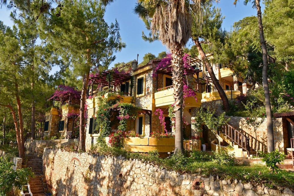 Symbola Ölüdeniz Beach Hotel — Hotel building in Fethiye, Mugla