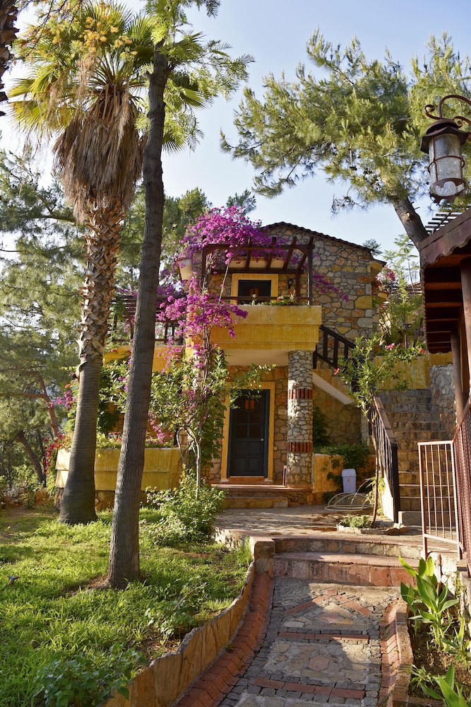 Symbola Ölüdeniz Beach Hotel — Hotel building in Fethiye, Mugla