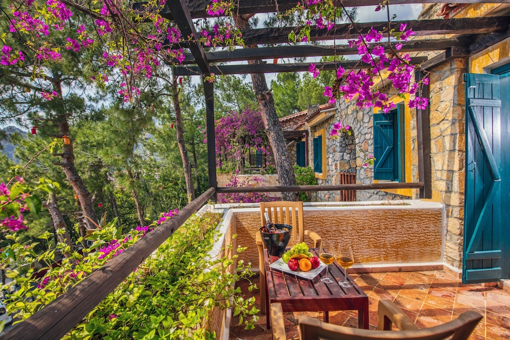 Symbola Ölüdeniz Beach Hotel — Hotel building in Fethiye, Mugla