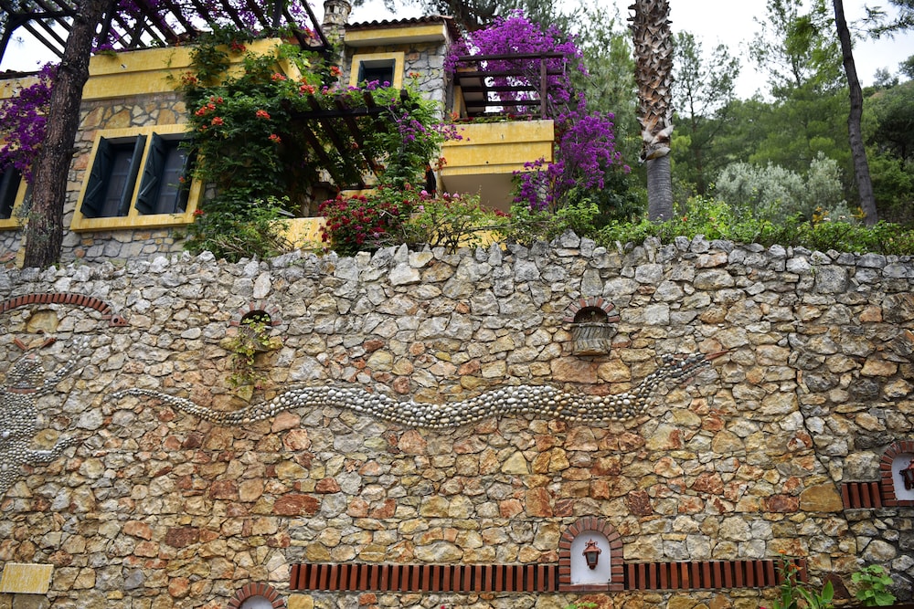 Symbola Ölüdeniz Beach Hotel — Hotel building in Fethiye, Mugla