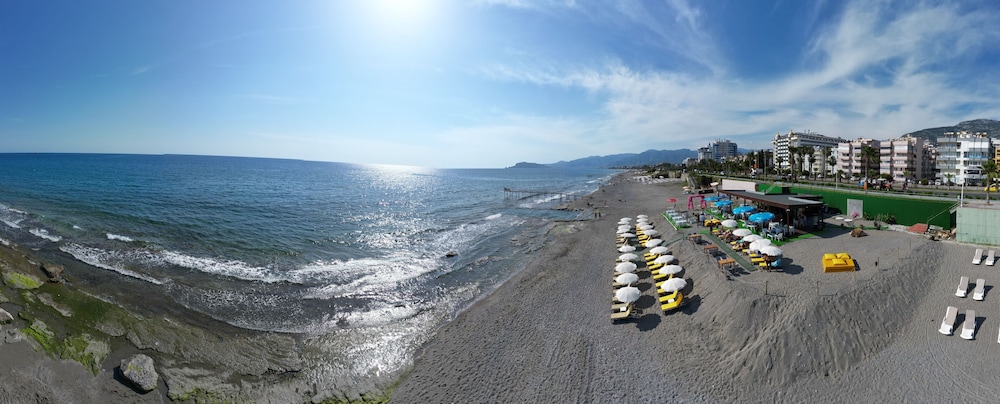 Gold Twins Boutique Hotel — Beach in Alanya