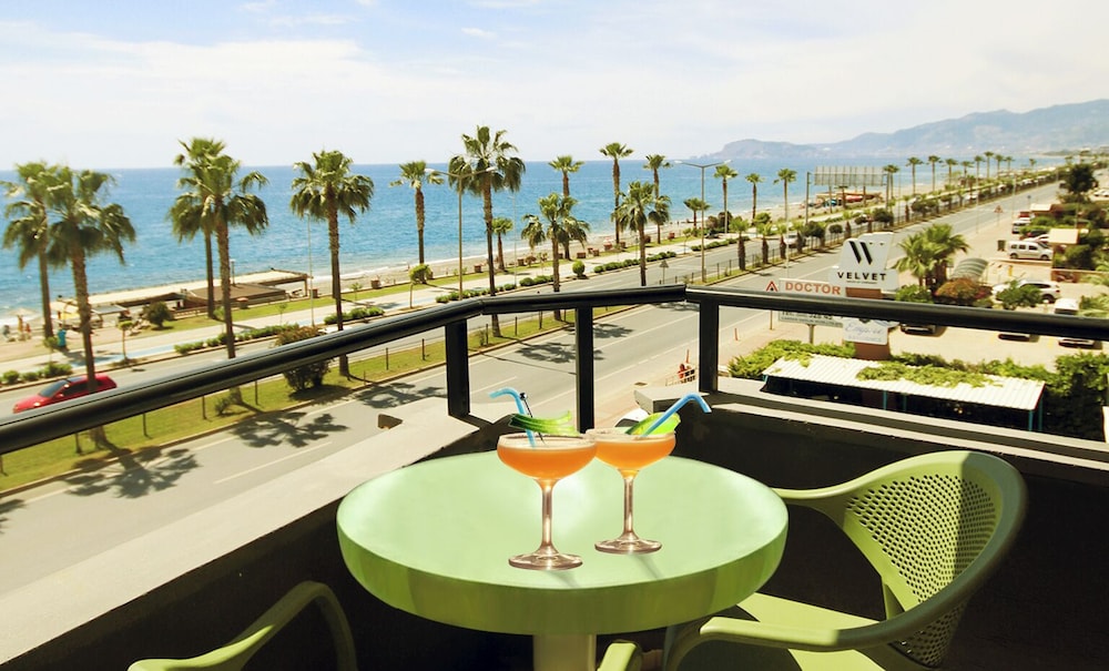 Gold Twins Boutique Hotel — Beach in Alanya