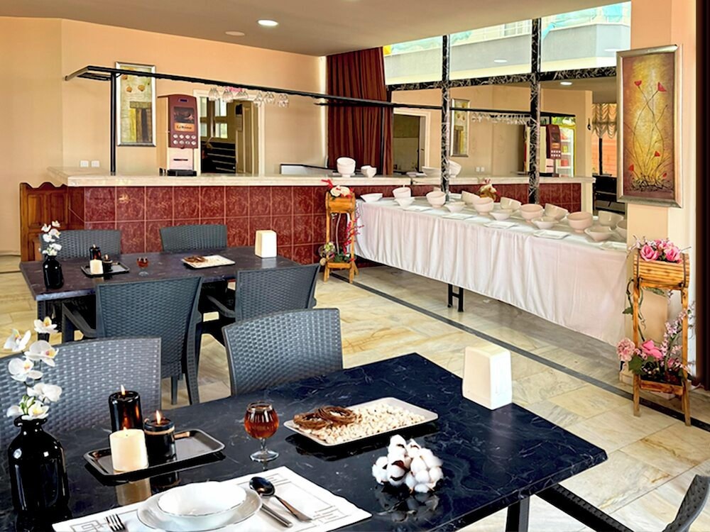 Gold Twins Boutique Hotel — Restaurant & bars in Alanya