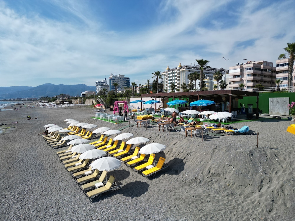 Gold Twins Boutique Hotel — Beach in Alanya