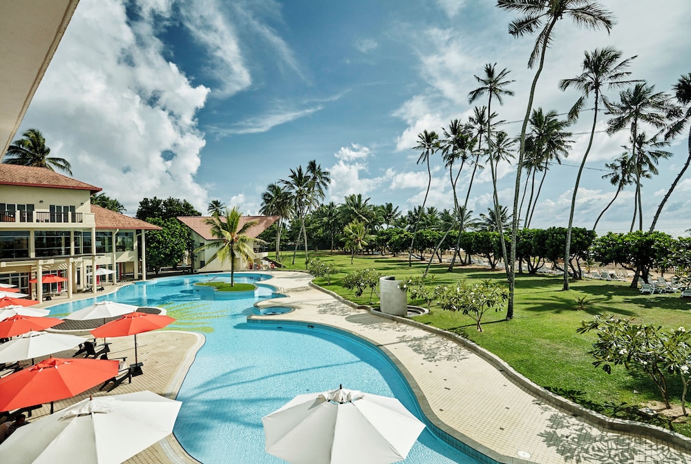 Turyaa Kalutara — Swimming pool in Wadduwa
