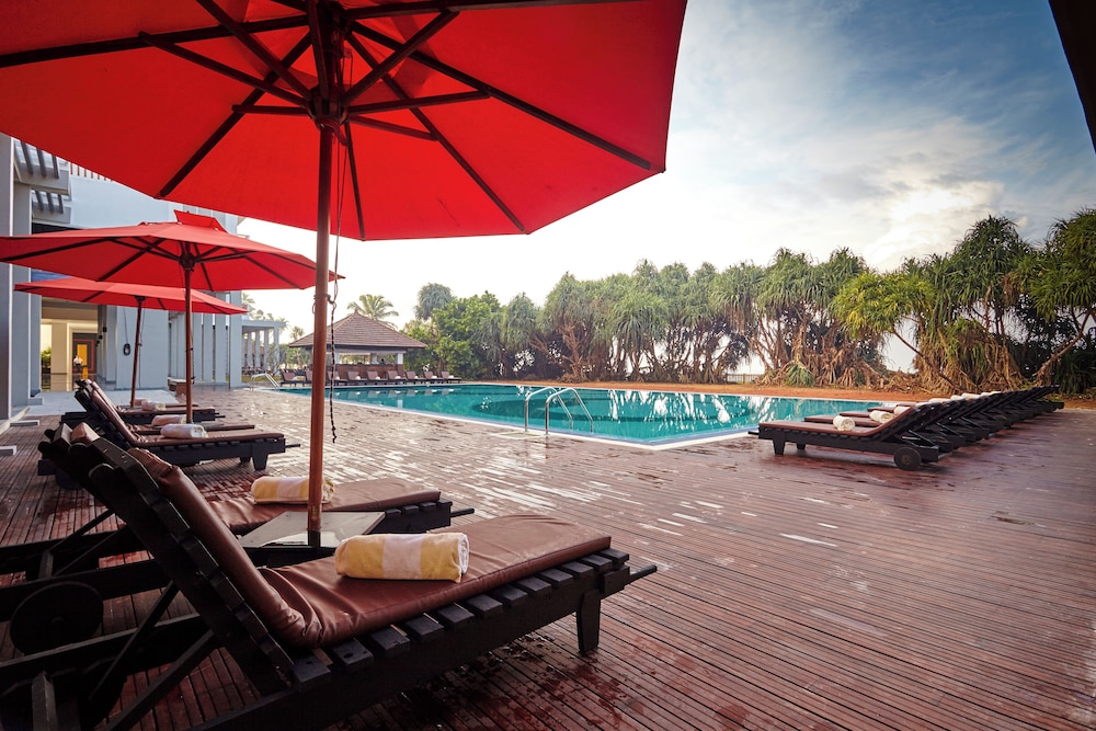 Turyaa Kalutara — Swimming pool in Wadduwa