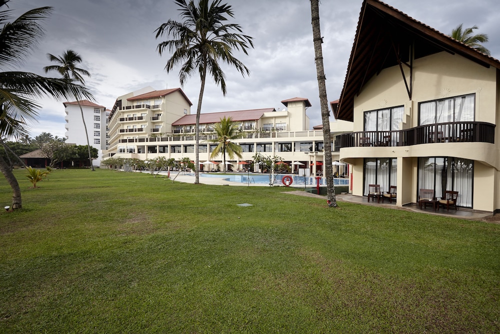 Turyaa Kalutara — Hotel building in Wadduwa