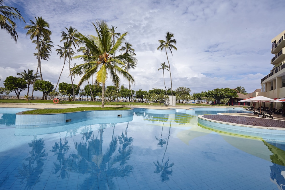 Turyaa Kalutara — Swimming pool in Wadduwa