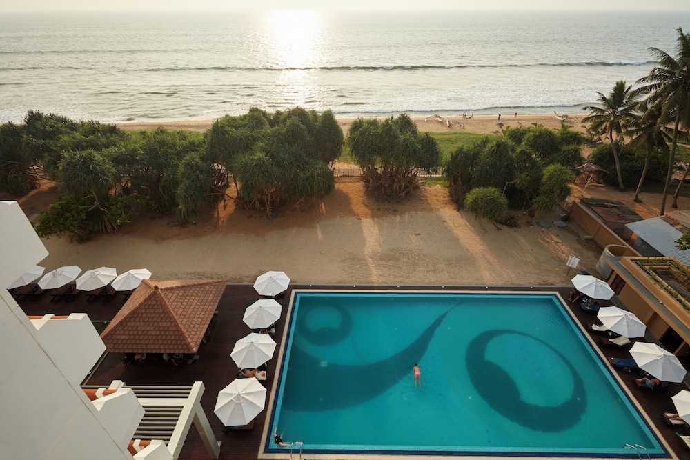 Turyaa Kalutara — Swimming pool in Wadduwa