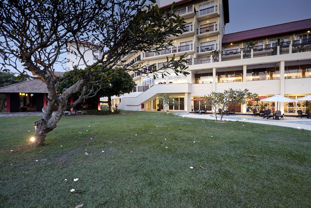 Turyaa Kalutara — Hotel building in Wadduwa